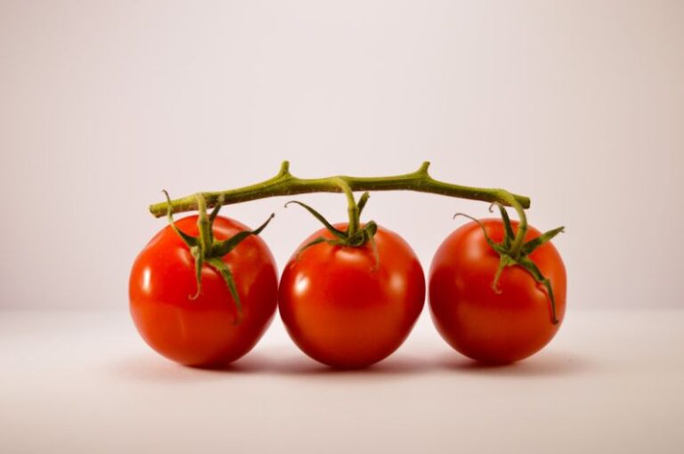 Pomodoro - three cherry tomatoes